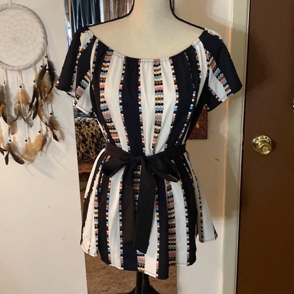 🌷🌷Vertical stripe short sleeve zip back off shoulder tie top